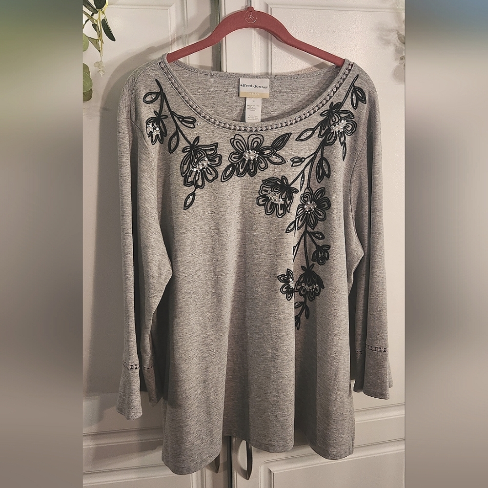 Alfred Dunner Embroidered, Beaded, Crochet Long Sleeve Top! ✨️